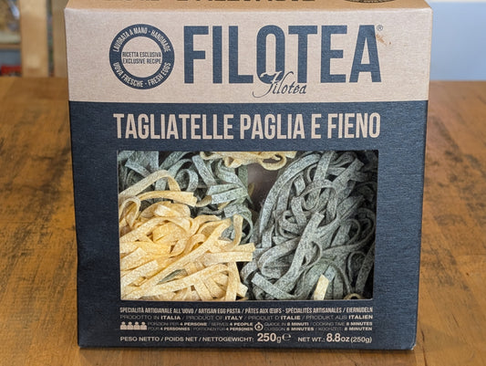 Filotea Paglia e fieno (yellow and green tagliatelle)